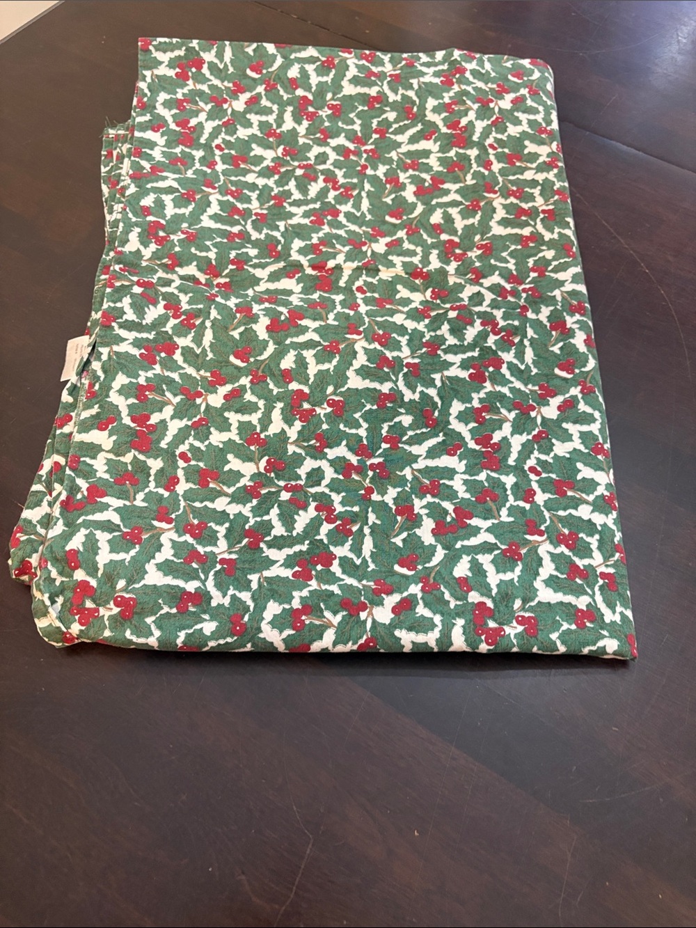 jcpenney Festive Holly Print Tablecloth in Green, Red & White